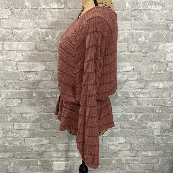 Buckle En Creme Striped Waffle Knit Peplum Top - Picture 3 of 7